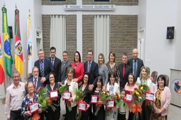 Vereadores homenageiam professores em Sessão Solene