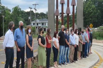VEREADORES PRESTIGIAM INAUGURAÇÕES.