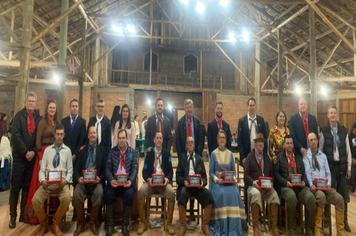 LEGISLATIVO REALIZOU SESSÃO SOLENE EM HOMENAGEM AO DIA DO GAÚCHO(A)