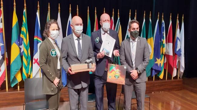 Vereador Clóvis Roman e Secretária da Educação e Desporto Sandra Grando marcam presença em Homenagem ao Ministro da Educação Milton Ribeiro!