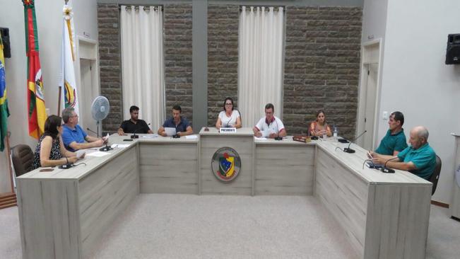 SESSÃO ORDINÁRIA APROVOU 04 (QUATRO) PROJETOS E 03 (TRÊS) REQUERIMENTOS.