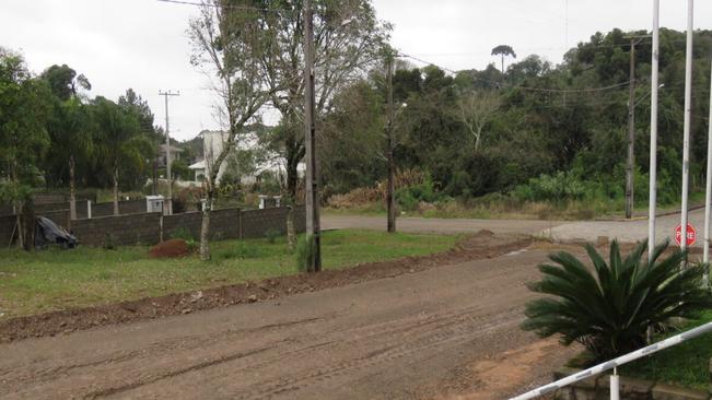 CALÇAMENTO NA RUA AGROMATE