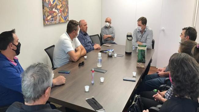 VEREADOR DO LEGISLATIVO PARTICIPA DE COMITIVA ARVOREZINHENSE EM BUSCA DE RECURSOS EM PORTO ALEGRE