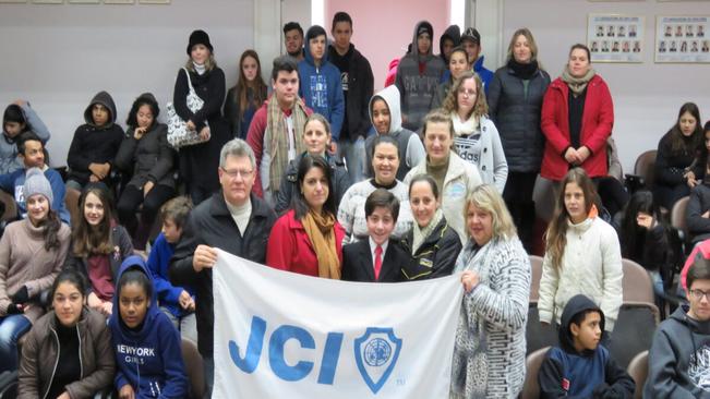 O aluno João Augusto Moratelli representara Arvorezinha na etapa regional do Programa Oratória nas Escolas