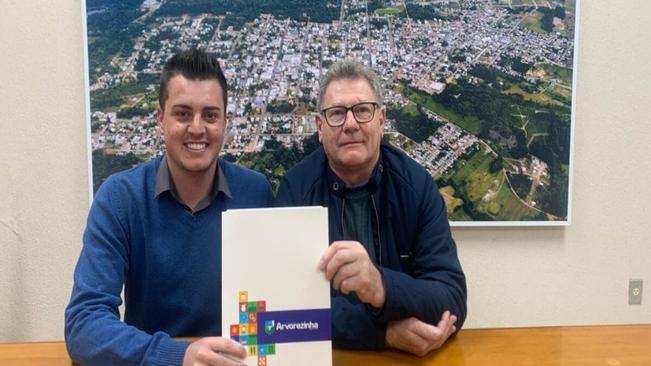 LEGISLATIVO E EXECUTIVO FIRMAM PARCERIA EM PROL DOS ANIMAIS