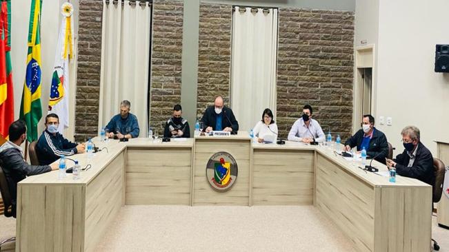 Vereadores aprovam projeto que autoriza a contratação de Doméstica, Cozinheira, Atendente de Creche, Motorista, Operador de Máquinas e Operário!