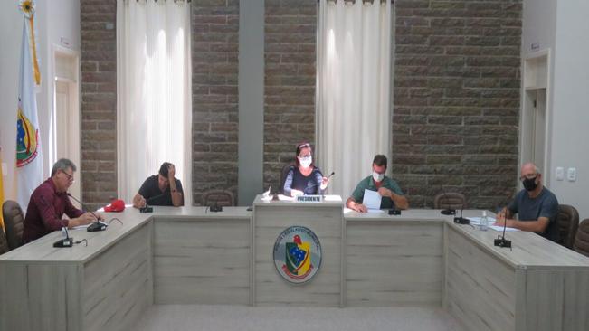 SESSÃO EXTRAORDINÁRIA APROVOU UM PROJETO DE LEI.